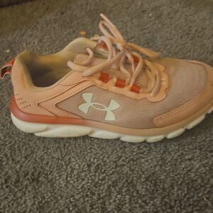 Used Women's Under Armour Size 6 Running Shoes